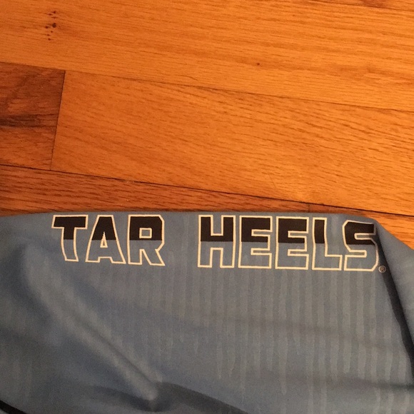 Youth NC Tarheels pullover. - Picture 4 of 4